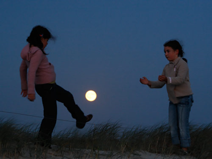 Manon et Romane jouent au foot avec la Lune, Laurent Laveder